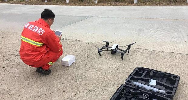 能飛學員秦富生，利用無人機進行森林防火巡查